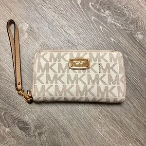 Michael Kors Wallet & Wrislet White MK Zip Wallet
